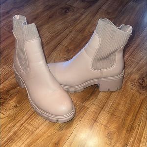 Women’s size 7 bootie